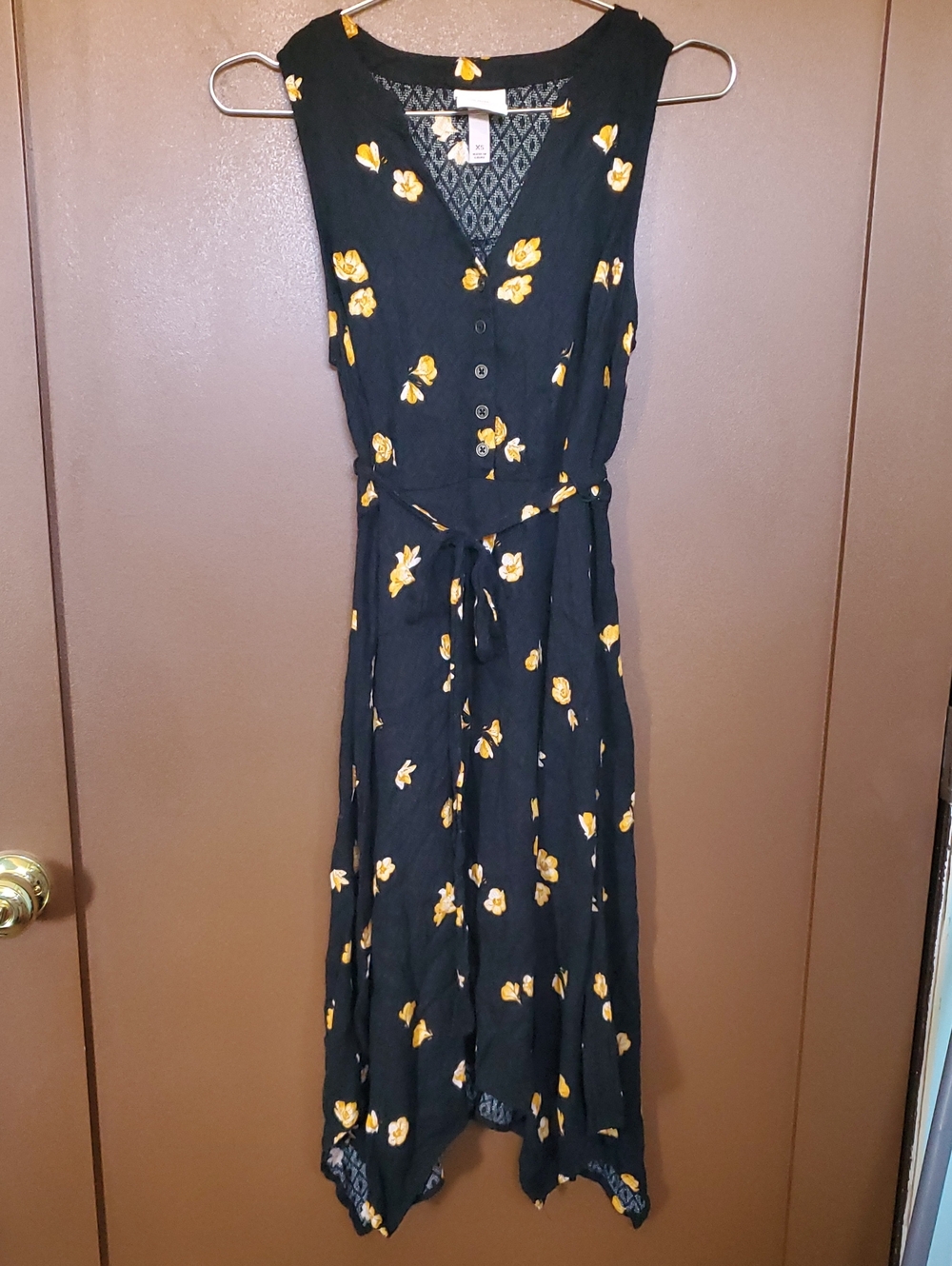 Knox Rose Black Sleeveless Button-Front Midi Dress with Yellow Floral Print